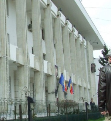 Iată câte hotărâri a atacat în contencios prefectul Constanţei